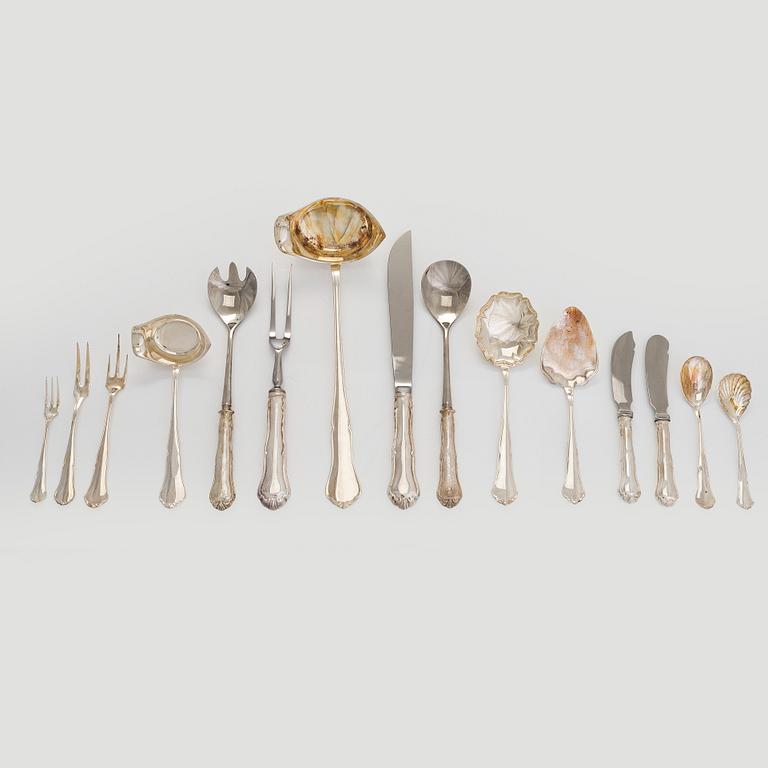 An 118-piece set of 'Chippendale' silver cutlery, Finnish hallmarks. In cutlery box.