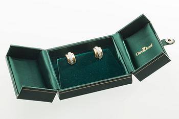 ÖRHÄNGEN, 18 k guld samt vitguld med diamanter ca 0.50 ct. Caroli Juvel, Malmö. Vikt ca 11 g.