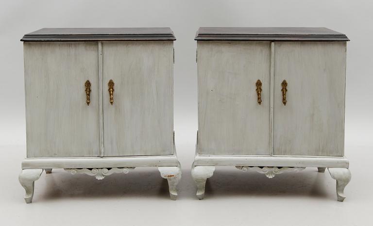SÄNGBORD, 1 par, rokokostil, 1900-tal.