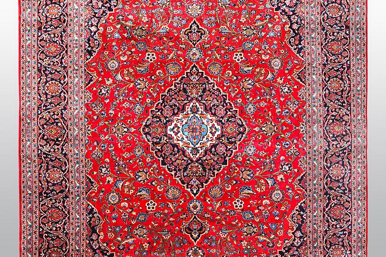 A carpet, Kashan, ca 384 x 295 cm.
