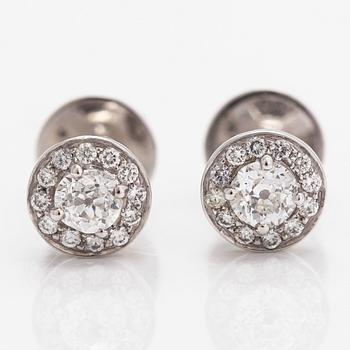 Cassandra Goad, A pair of 18K and 9K white gold earrings with diamonds ca. 0.80 ct in total.