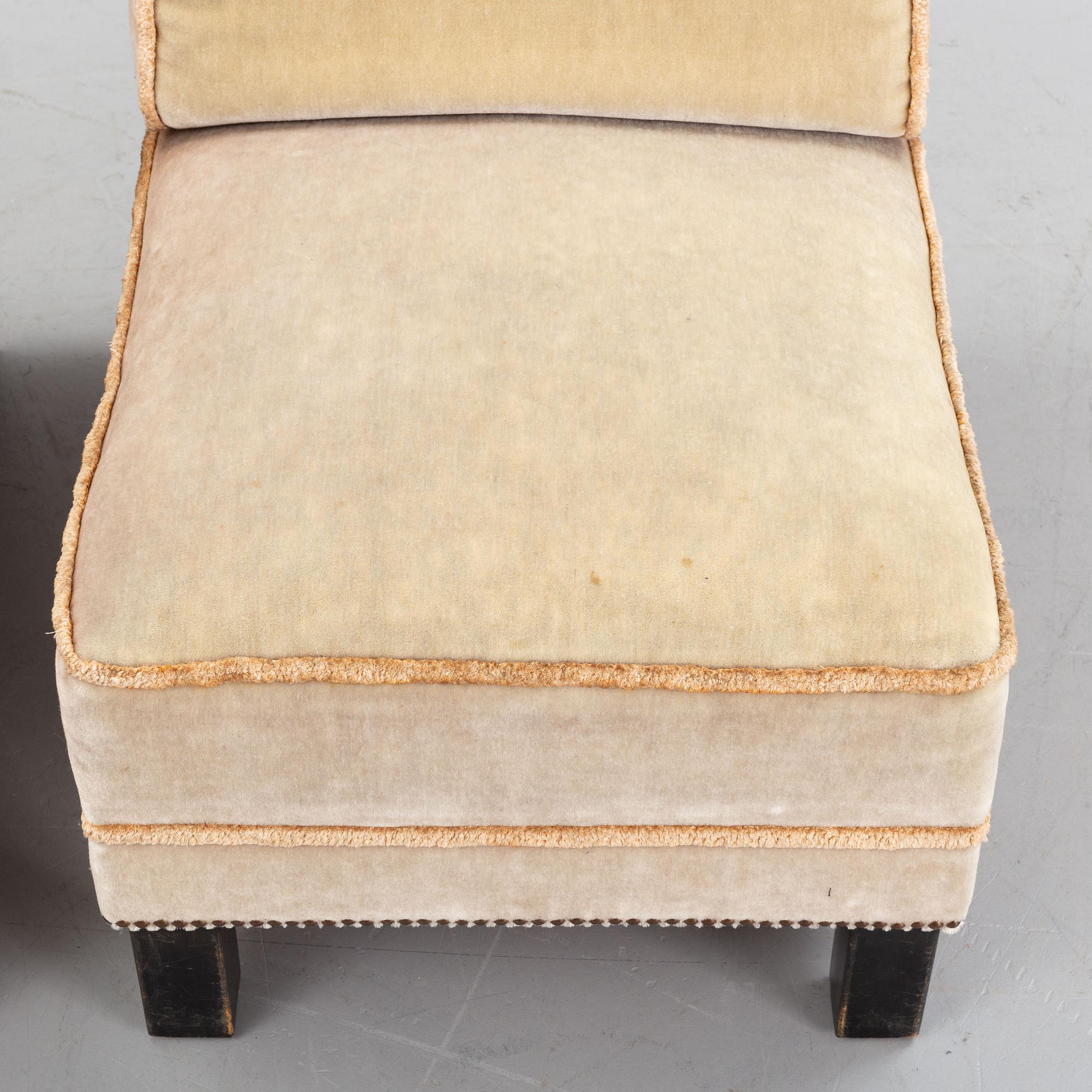 A pair of easy chairs, 1930's/1940's.