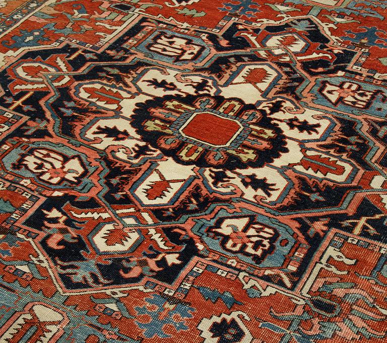 Matto, an antique Heriz, ca 364 x 277 cm.