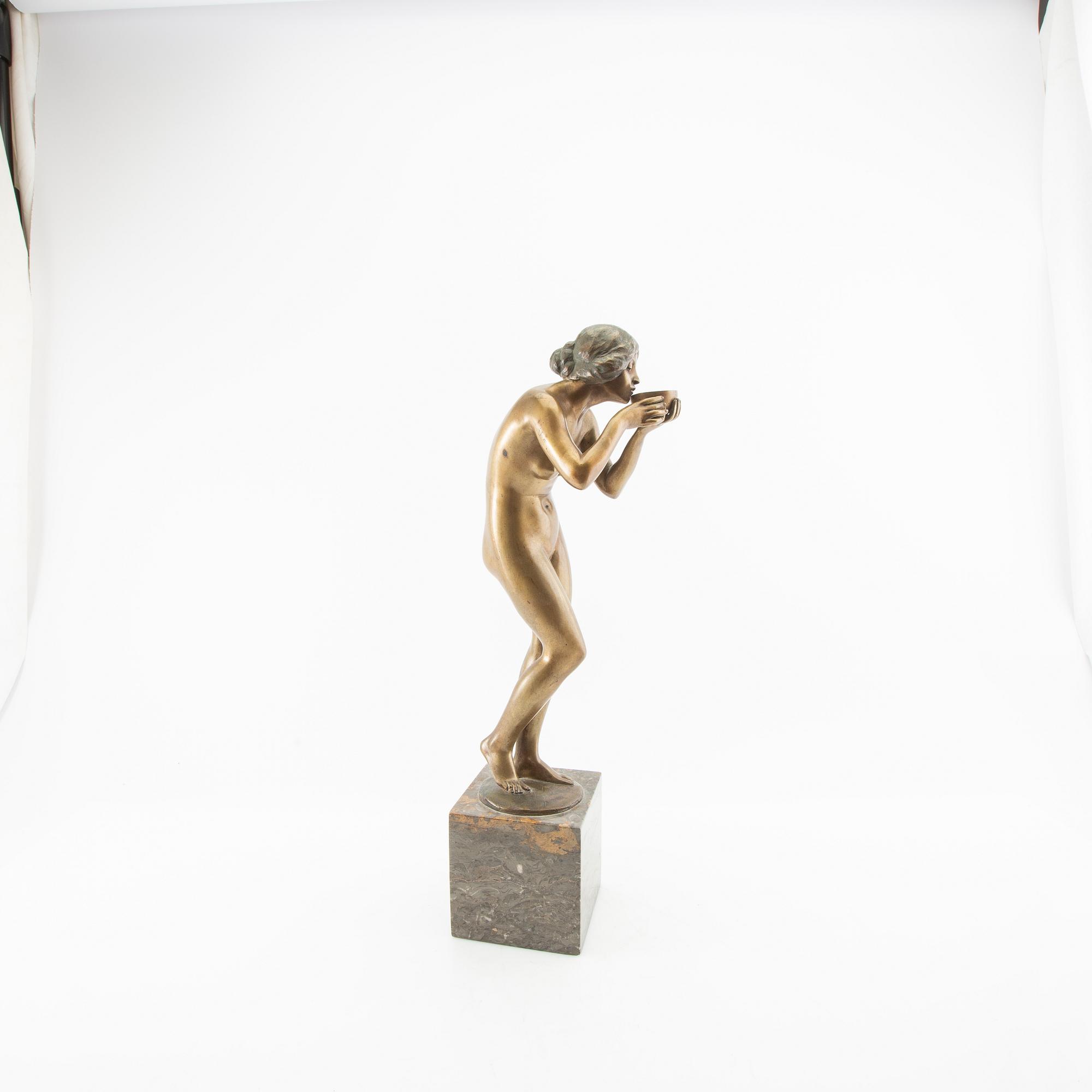 Victor Heinrich Seifert, sculpture "Drinking".