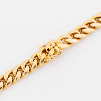An 18K gold necklace set with round brilliant-cut diamonds.
