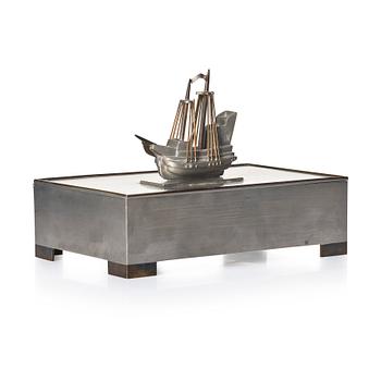 Björn Trägårdh, a lidded pewter and brass box, Firma Svenskt Tenn, Stockholm 1930.