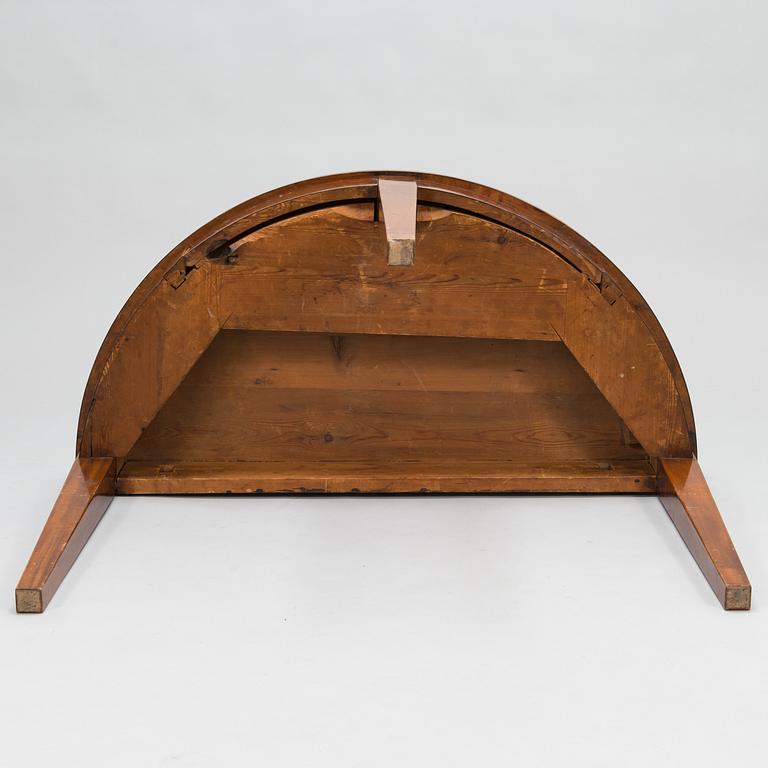 HALVMÅNEBORD, 2 st, Ryssland, 1800-talets första hälft.