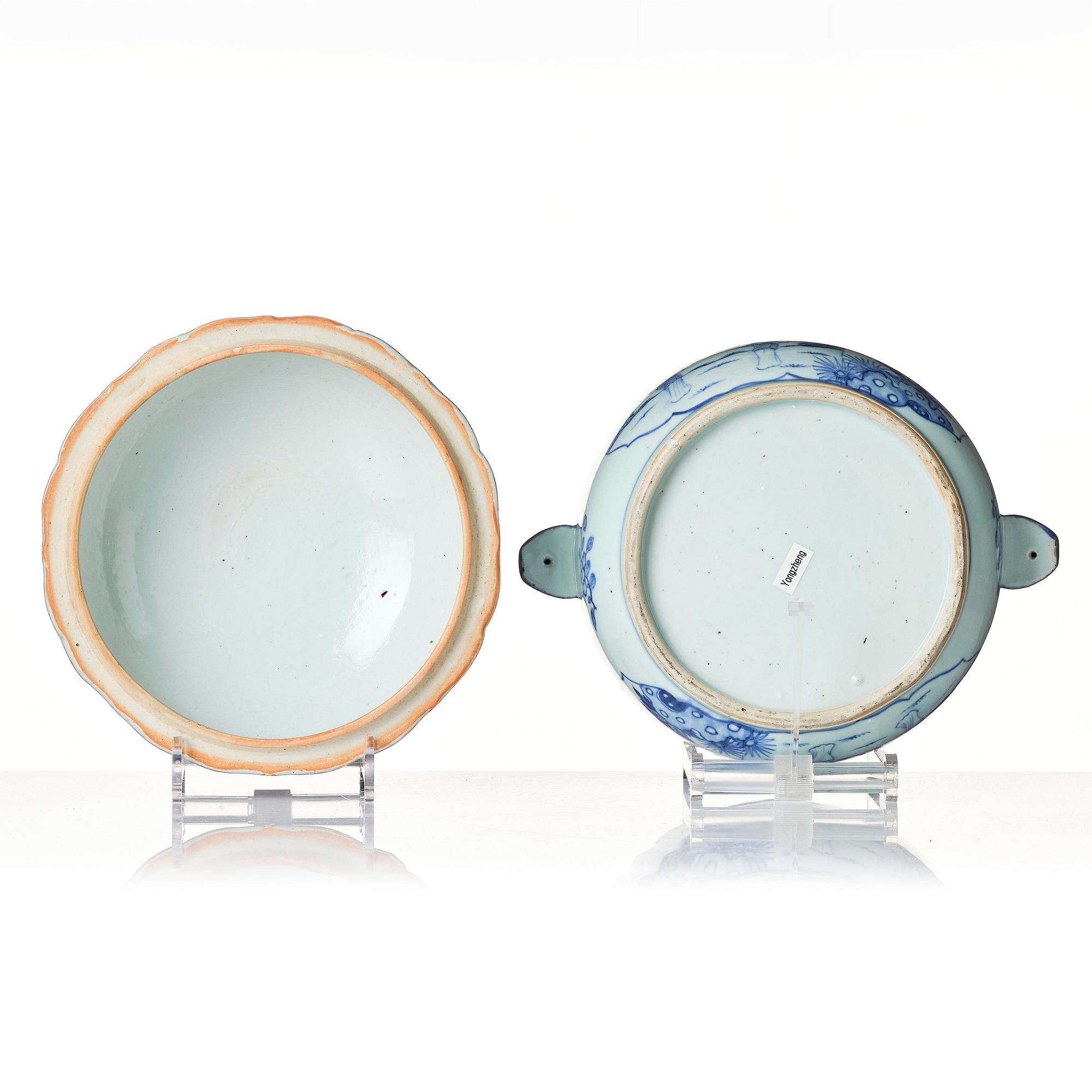 A blue and white tureen with cover, Qing dynasty, 18th century.