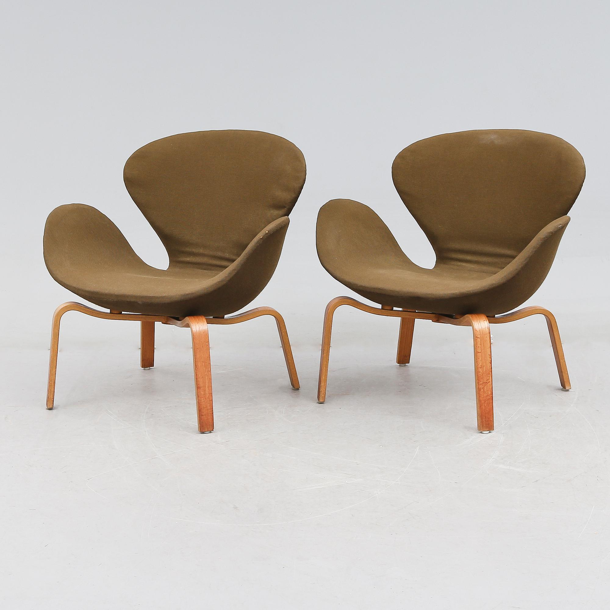 FÅTÖLJER, 1 par, "Svanen", Arne Jacobsen, Fritz Hansen, Danmark 1960-tal.