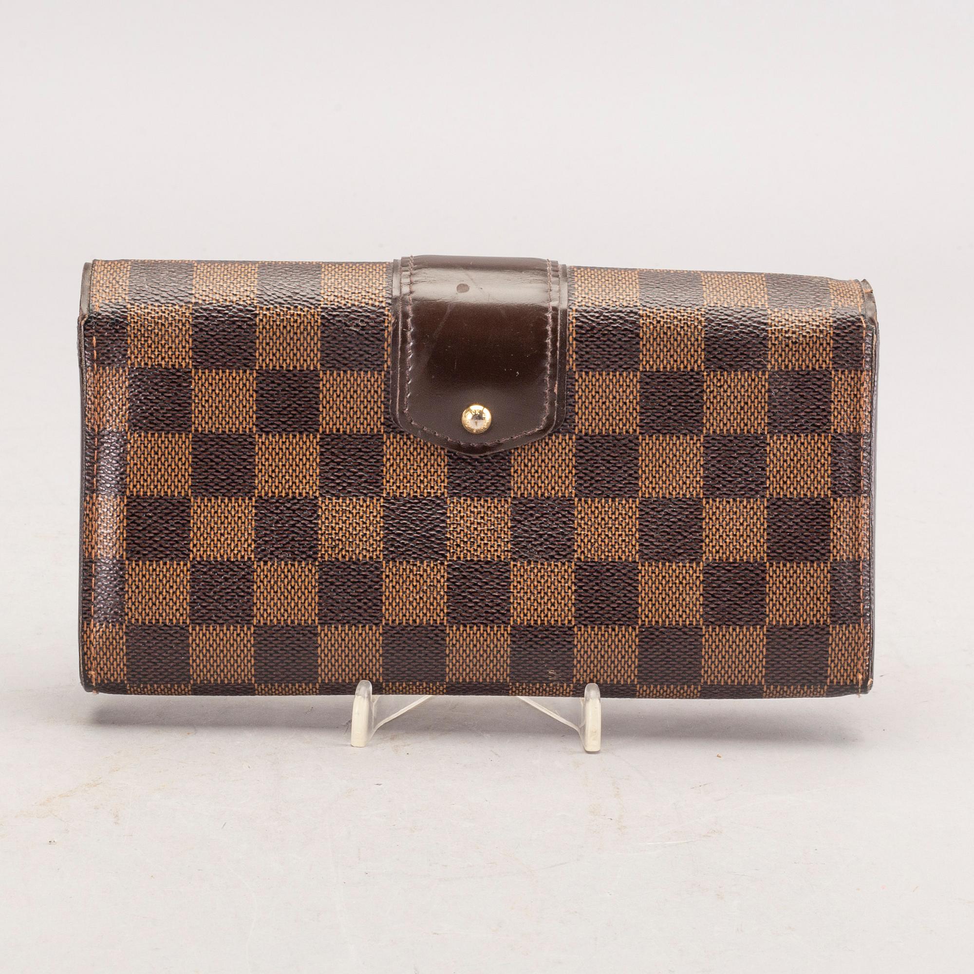Louis Vuitton, wallet.