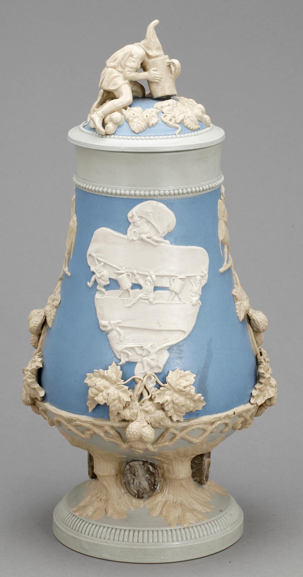 KRUS MED LOCK, keramik, Willeroy & Boch, omkring sekelskiftet 1900.