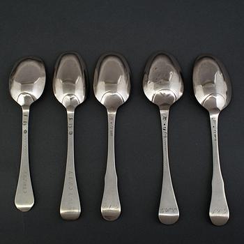 A set of five spoons, 18th centurty.