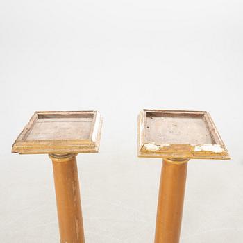 Piedestaler/Pelare 2 st snarlika omkring 1900.