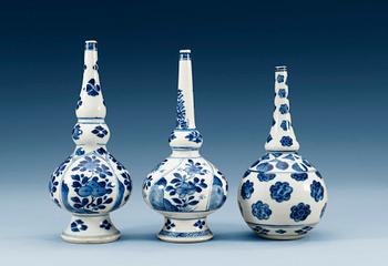 1504. A set of three blue and white rose water sprinklers, Qing dynasty, Kangxi (1662-1722). (3).
