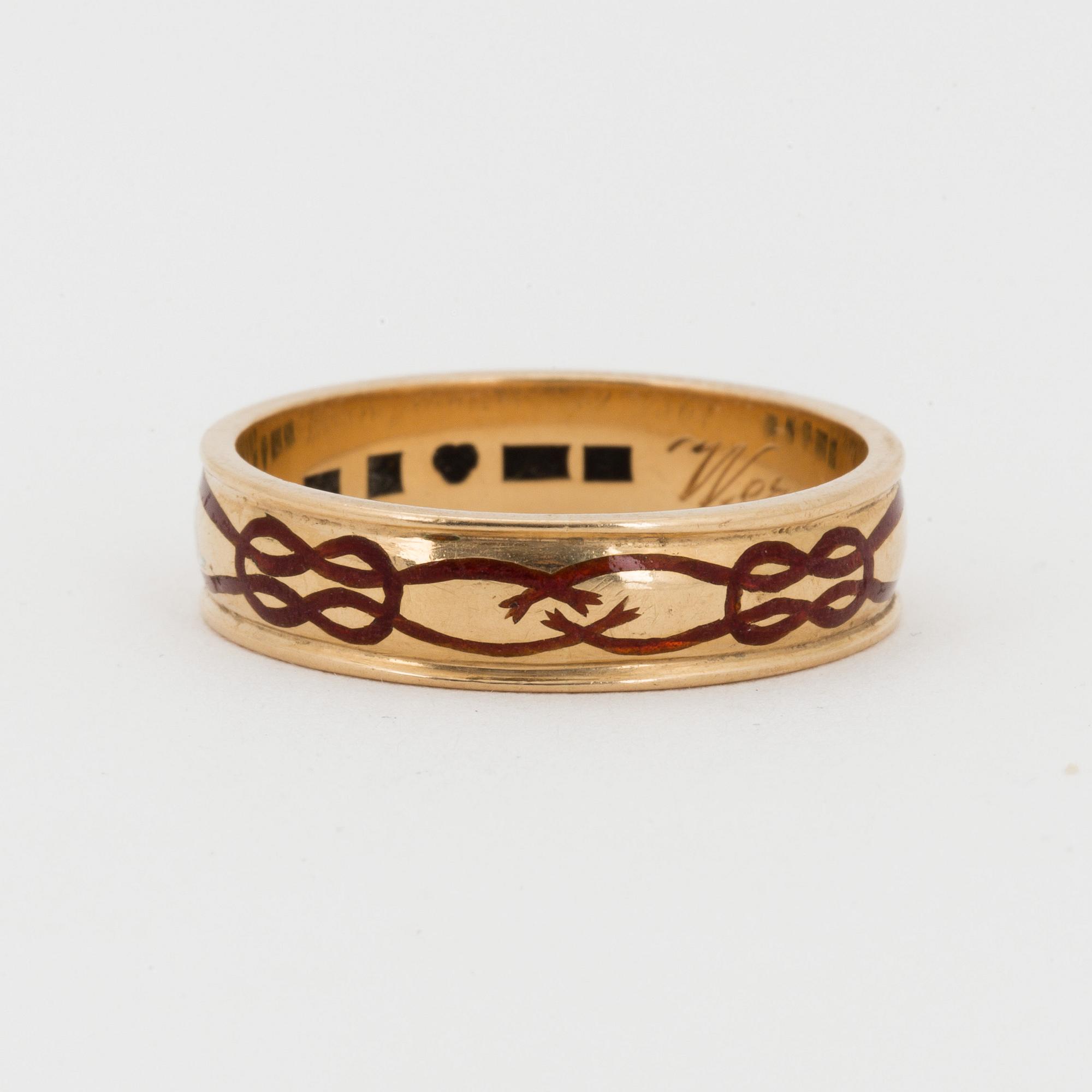 18K gold and enamel ring.