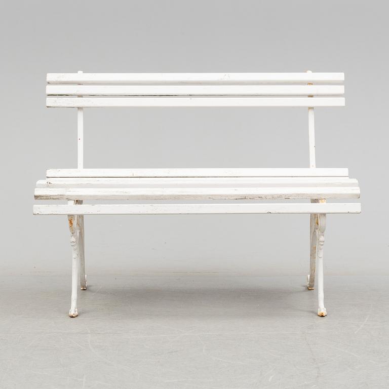 TRÄDGÅRDSBÄNK, gjutjärn och trä, 1900-tal.