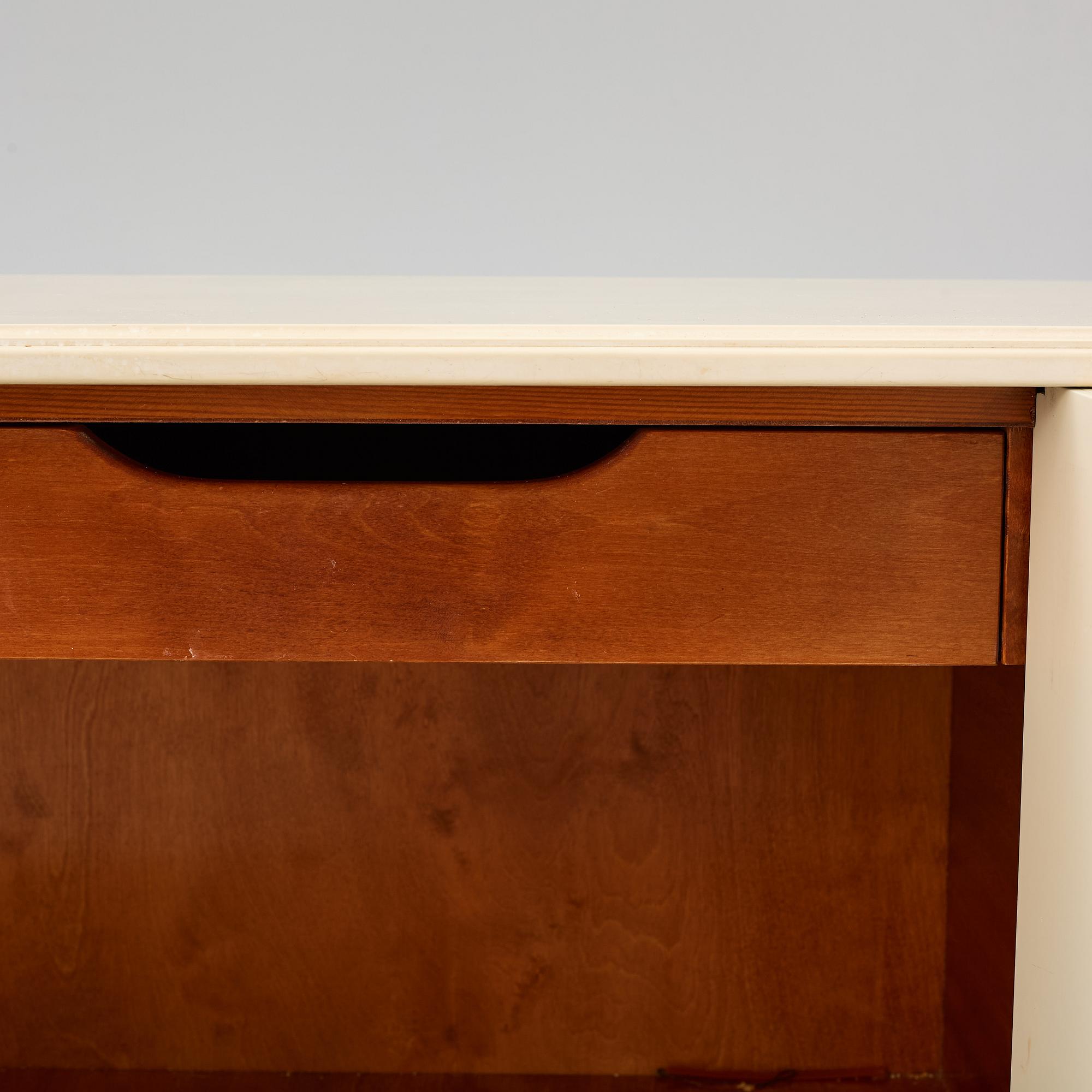 Sideboard, gustaviansk stil, Oscar Edv. Ekelunds Snickerifabriks AB, Virserum, 1900-talets andra hälft.