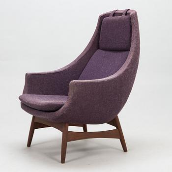 A mid-20th century armchair.