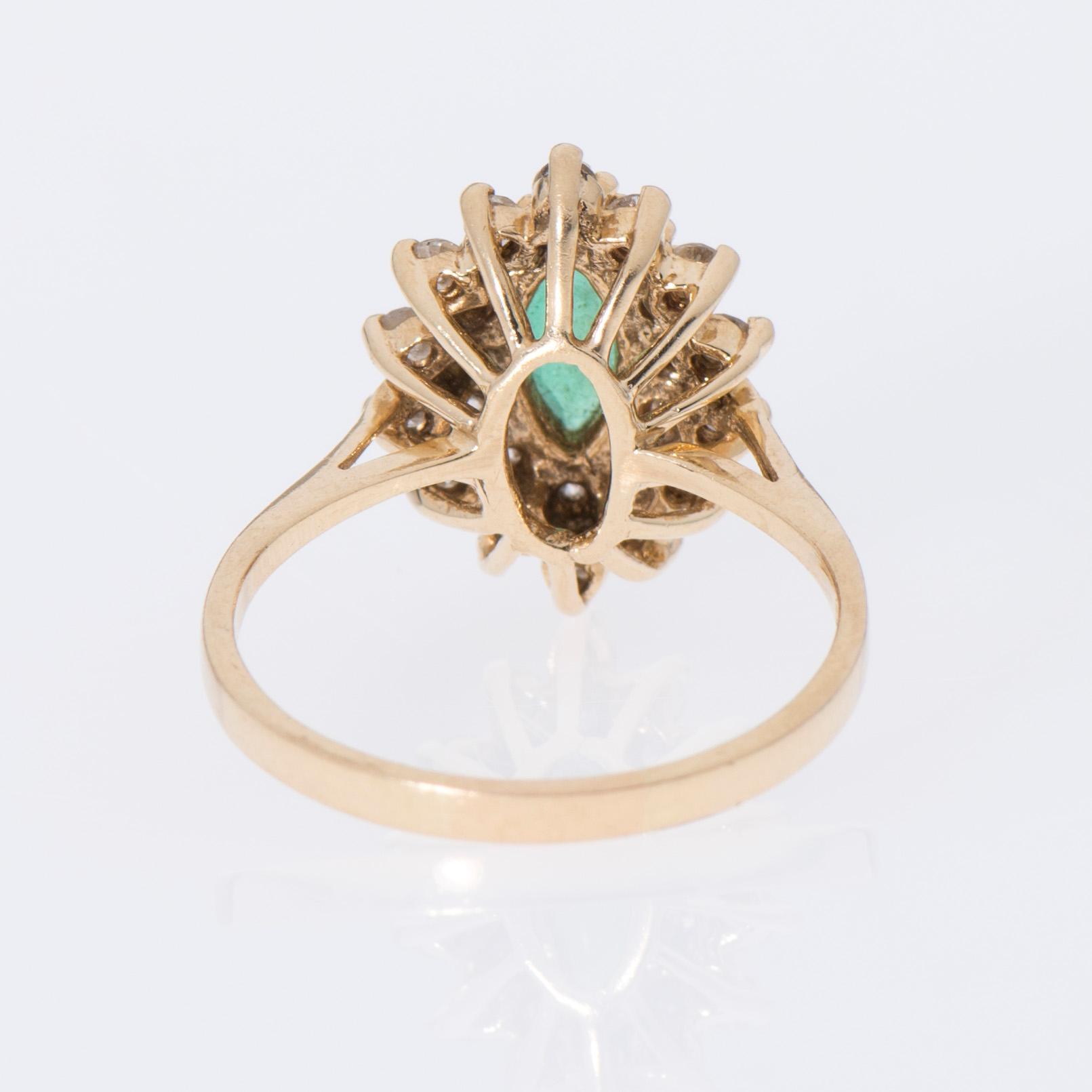 RING, fasettslipad smaragd, briljantslipade diamanter, 14K guld.