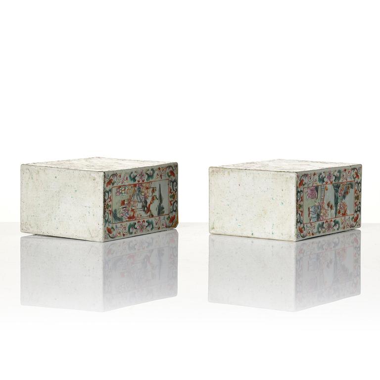A rare pair of '100 boys' tea caddies, Qing dynasty, 18th/19th century.