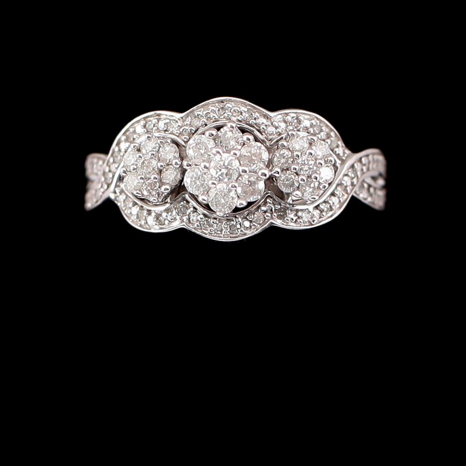 RING, 10 k vitguld, briljantslipade diamanter tot 0.50 ct.