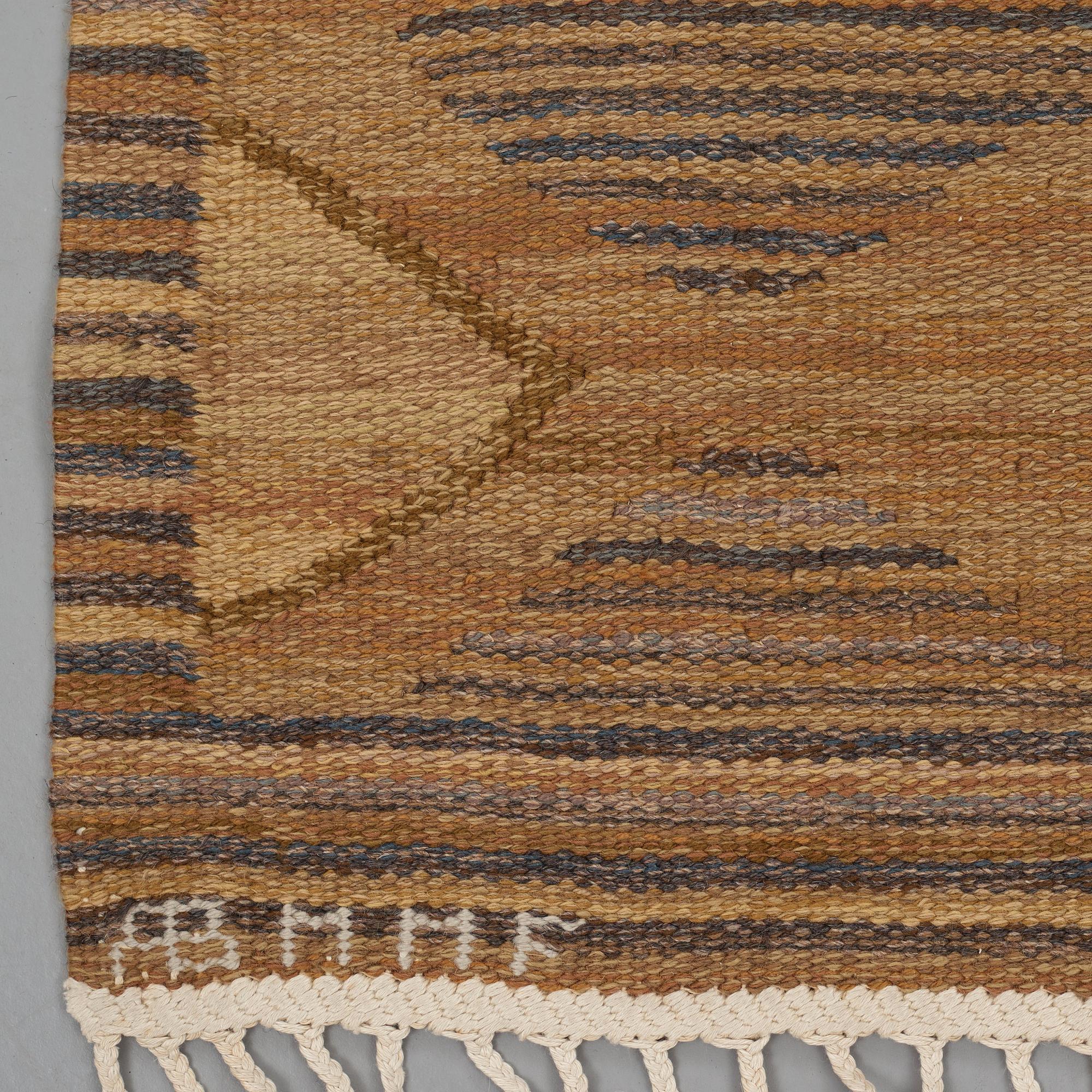 Barbro Nilsson, A carpet, "Finspong, lättbrun" ("Kringelikroka"), flat weave, ca 298 x 203-204 cm, signed AB MMF BN.