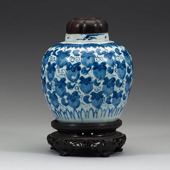 A blue and white jar, Ming dynasty, Wanli (1576-1620).