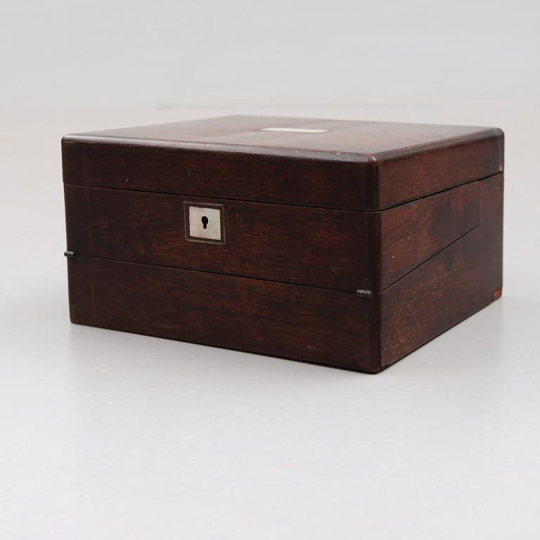 DAMSKRIVSCHATULL, England, omkring år 1900.