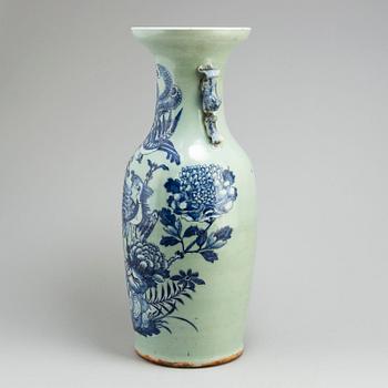 A large blue and white and celadon glazed vase, Qing dynasty, late 19th/early 20th century.