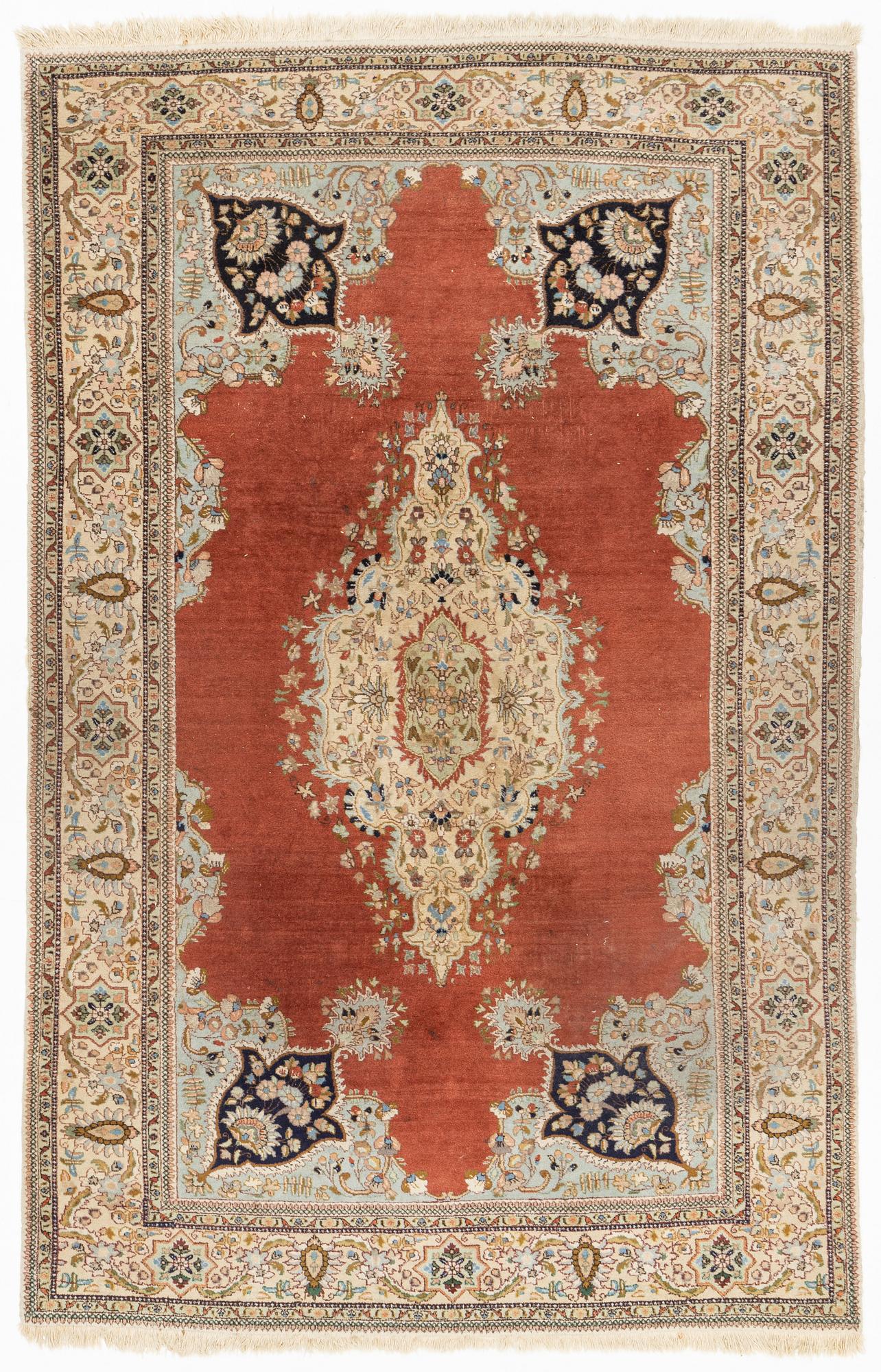 A carpet, Tabriz, ca 300 x 194 cm.