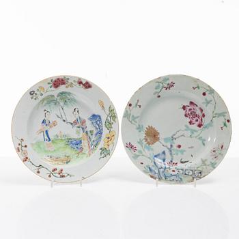 Tallrikar, åtta stycken, bl.a. Kanton, porslin. Qingdynastin, 17/1800-tal.