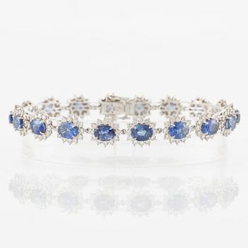 Bracelet 18K white gold with step-cut sapphires and round brilliant-cut diamonds.