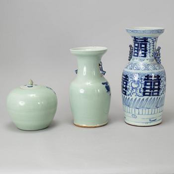 Three blue and white vases, Qing dynasty, late 19th/early 20th century.