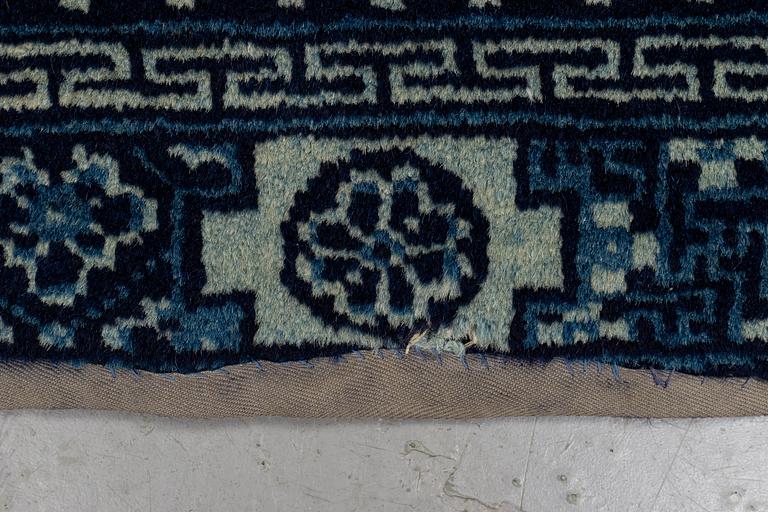 A rug, semi-antique Baotou, ca 121-122 x 59-61 cm.