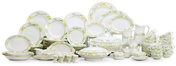 782. A Gunnar Wennerberg 128 pcs bone china dinner service, ´Gullviva´, Gustafsberg 1905-20.