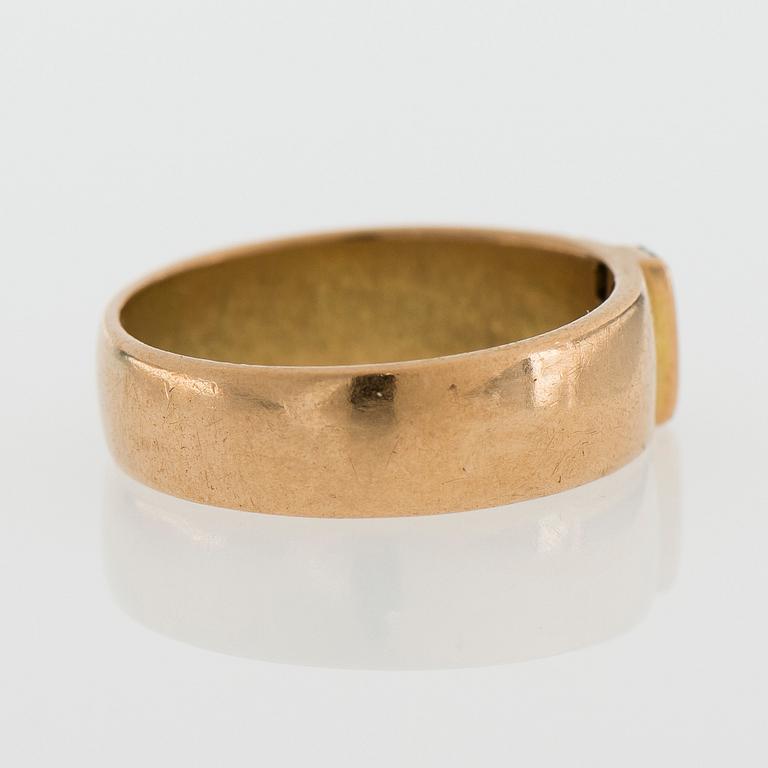 SORMUS, prinsessahiotut timantit, 14K kultaa. Einari Ailio, Jyväskylä 2004.