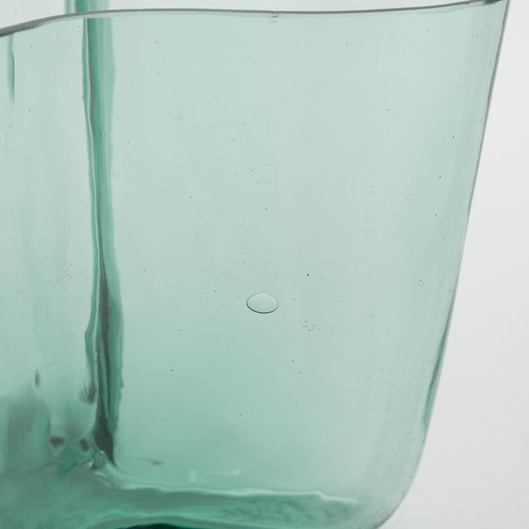 Alvar Aalto, A '9750' vase Karhula Glassworks in production 1937-1949.