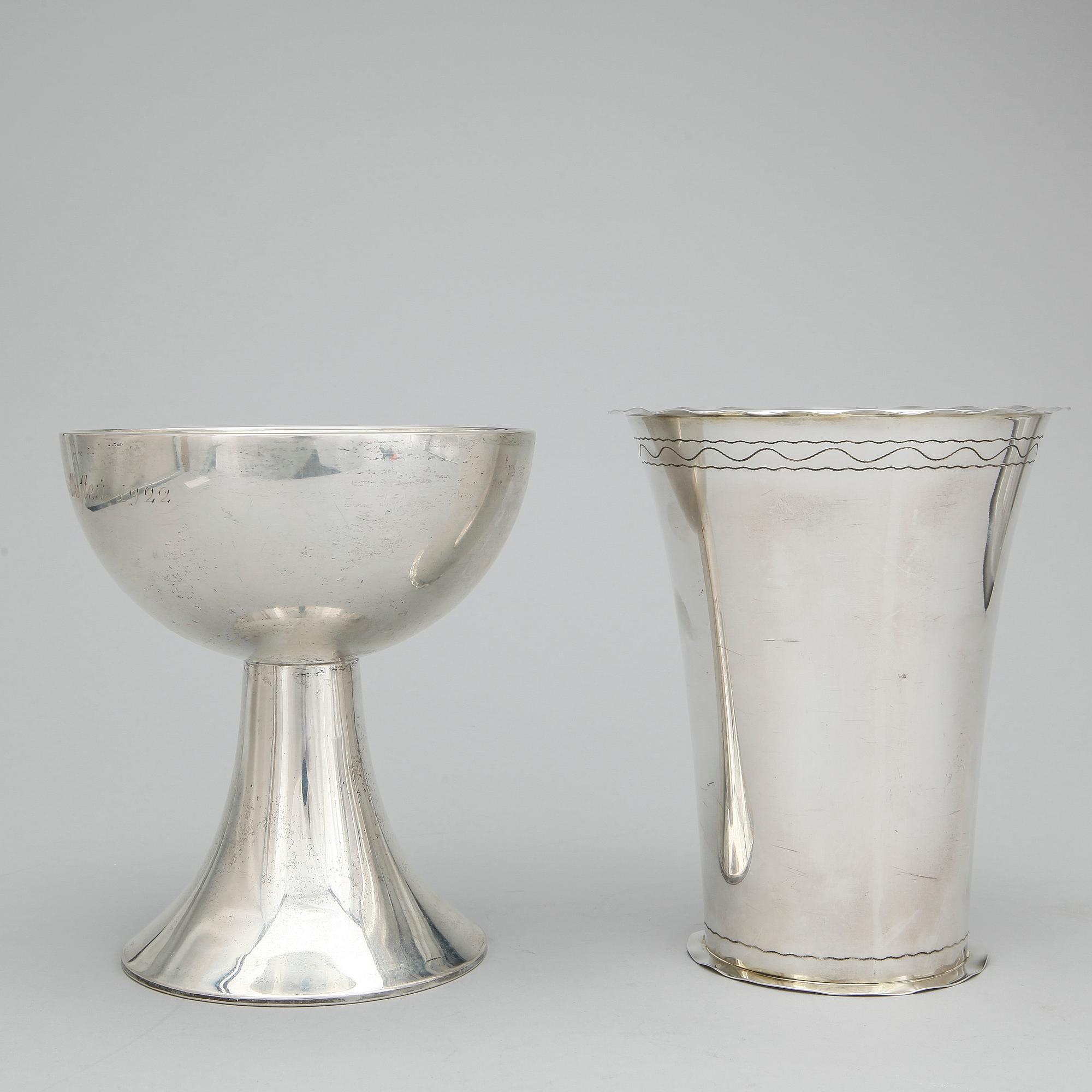 BÄGARE, 2 st, Guldsmedsaktiebolaget, Stockholm, 1922, 1937. Totalvikt ca 495 gram.