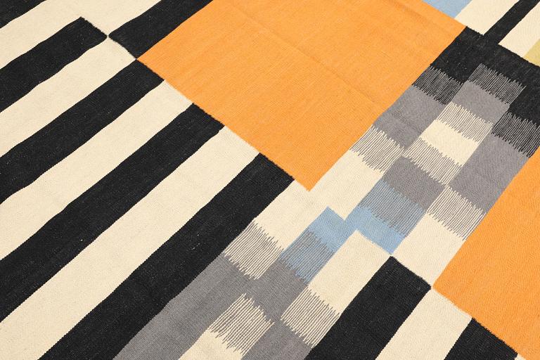 A Kilim carpet, modern design, approx. 353 x 256 cm.