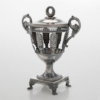 Louis Manant, genombruten skål, silver, Paris 1819-1838.