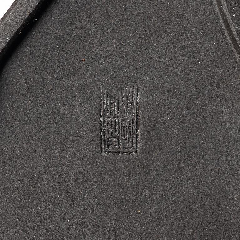 Two Chinese yixing teapots, 1980s.