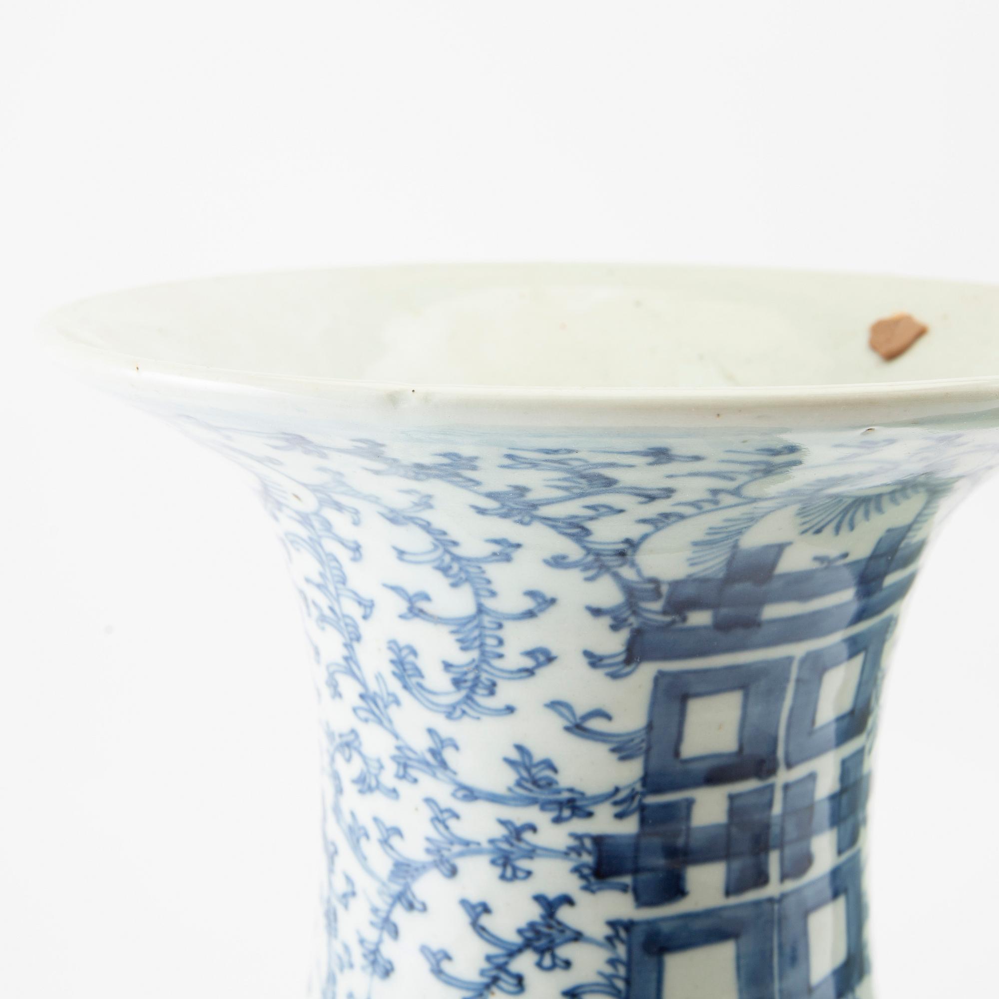 Two Chinese blue and white vases, early 20th centruy.