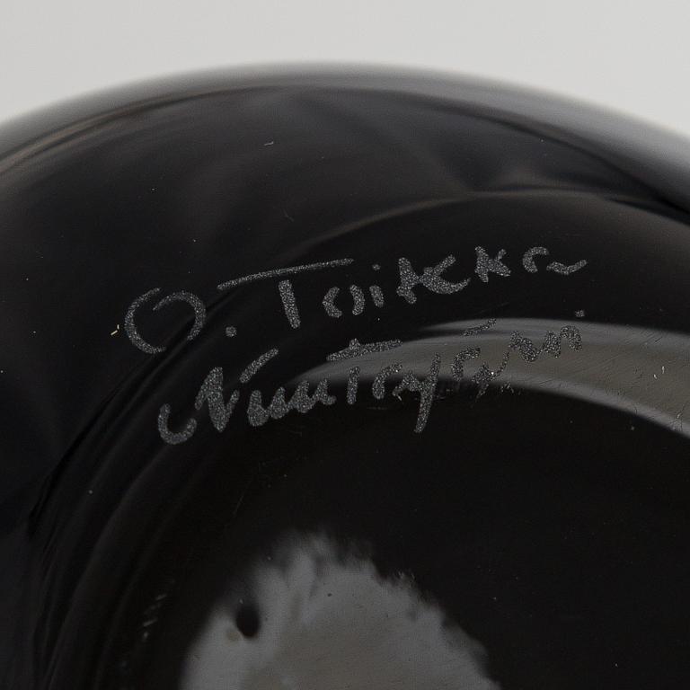 Oiva Toikka, a 'Smew' glass bird, signed O. Toikka Nuutajärvi.