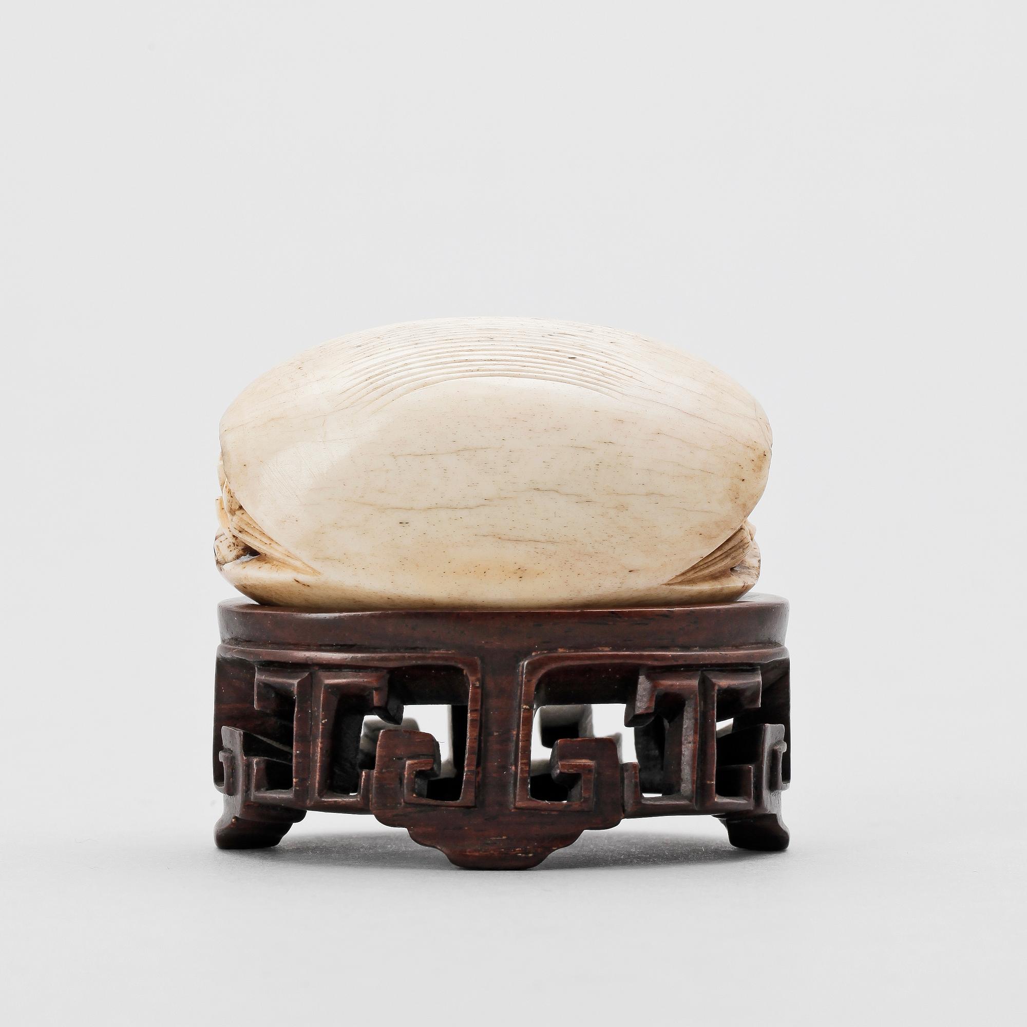 NETSUKE, ben, Japan, sannolikt Meiji (1867-1911).