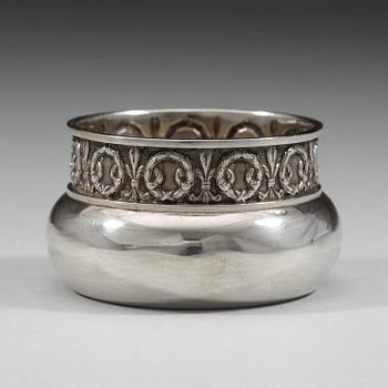 FABERGÉ, Moskva 1908-1917, saltkar, silver, Louis XVI-stil.