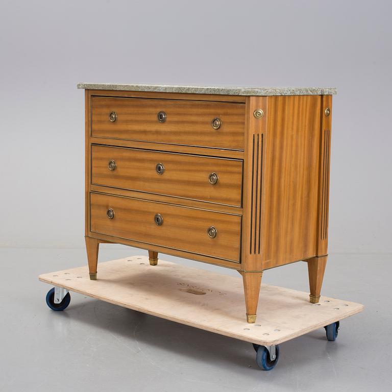 BYRÅ, gustaviansk stil, 1900-talets första hälft.