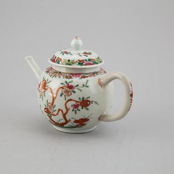 Tekanna med lock, kompaniporslin. Qingdynastin, Qianlong (1736-95).