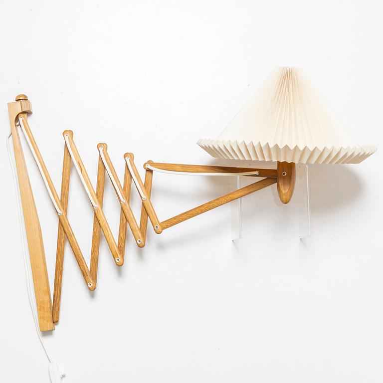 Erik Hansen, vägglampa, "Saxelampe", Le Klint, Danmark.
