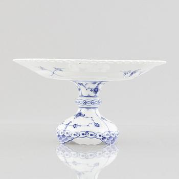 A 'Blue Fluted Full Lace' porcelain centerpiece dish, Royal Copenhagen, model 1093, 1898-1923.