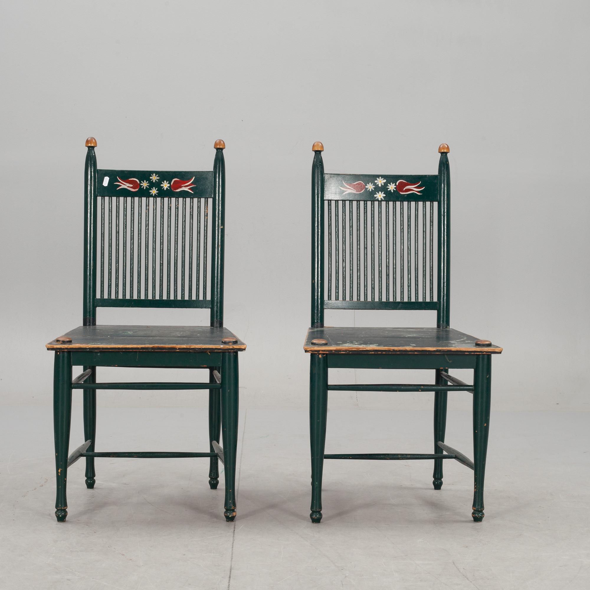 STOLAR, ett par, design Carl Westman. Av samma typ som "Arbetarmöbeln", formgiven 1899.